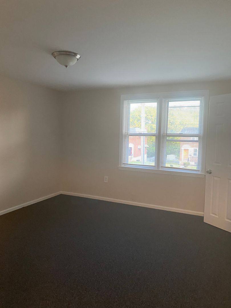 House for rent at 1019 Taylor Dr, Folcroft, PA 19032