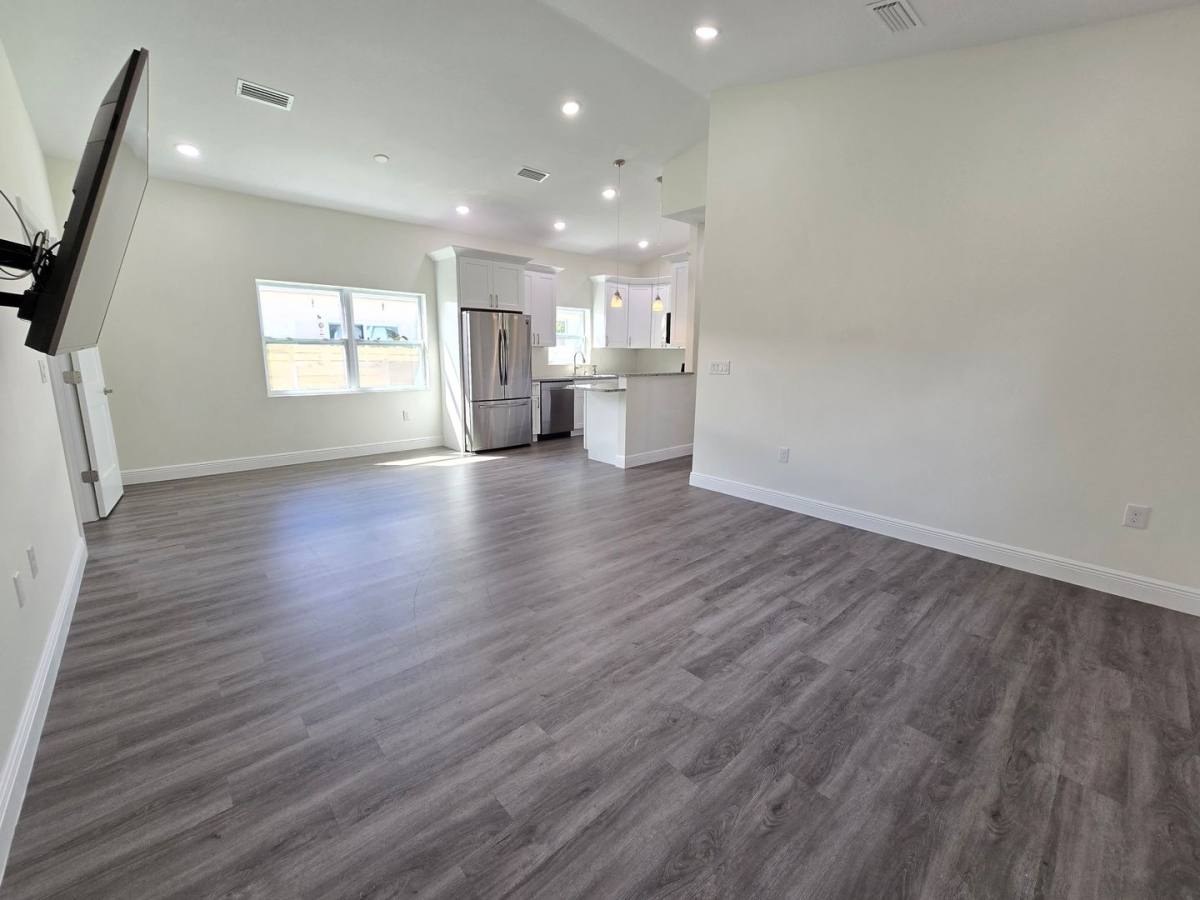 House for rent at 4966 Andrew Ave, Sarasota, FL 34233