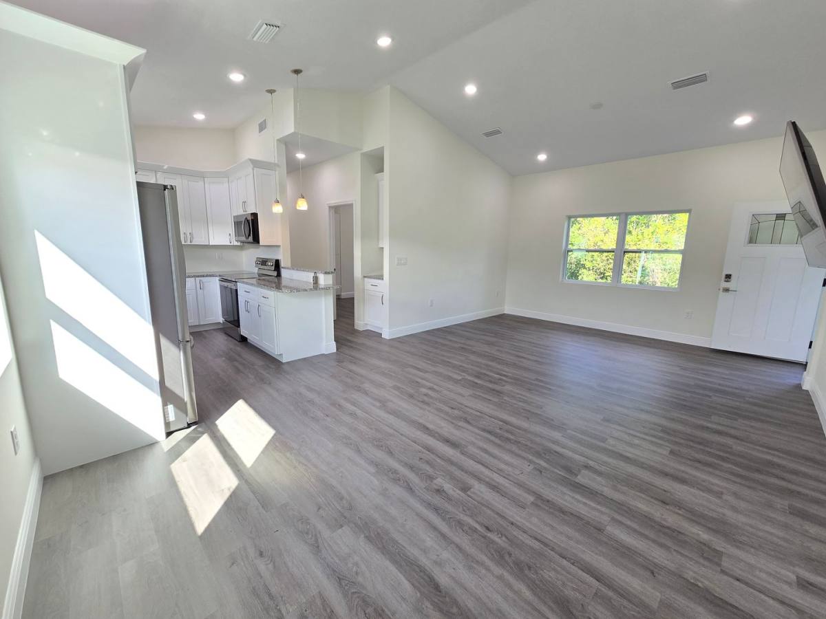 House for rent at 4966 Andrew Ave, Sarasota, FL 34233