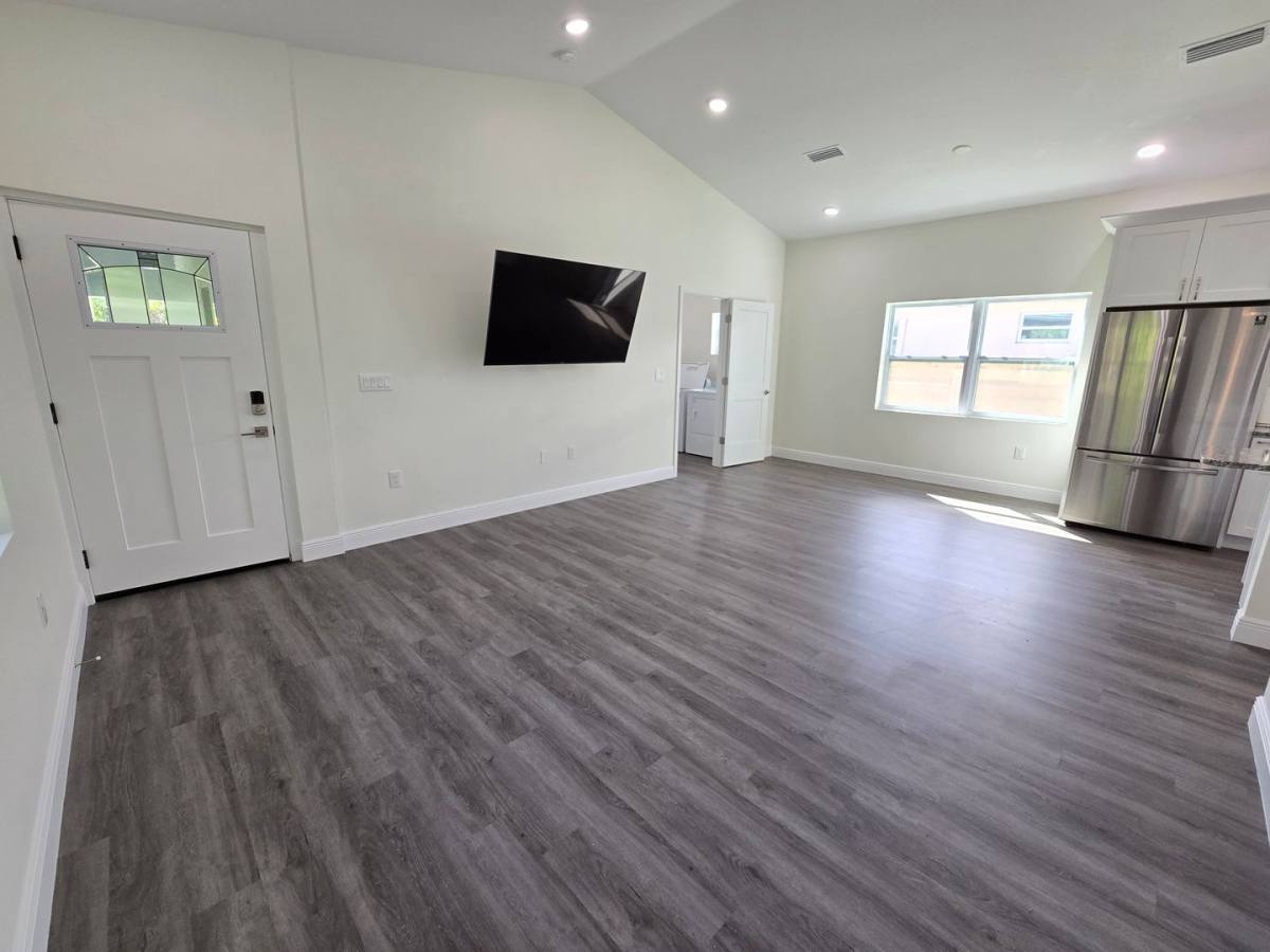 House for rent at 4966 Andrew Ave, Sarasota, FL 34233