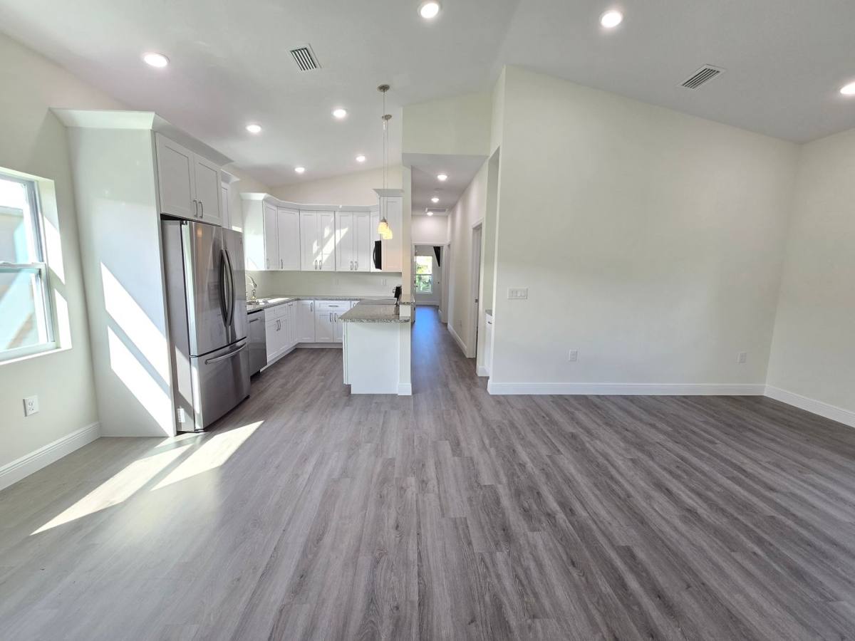 House for rent at 4966 Andrew Ave, Sarasota, FL 34233