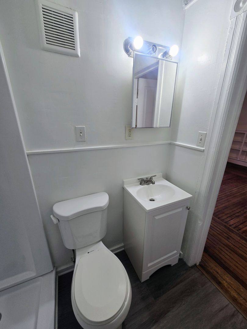 Apartment for rent at 104 N 8th St, Allentown, PA 18102