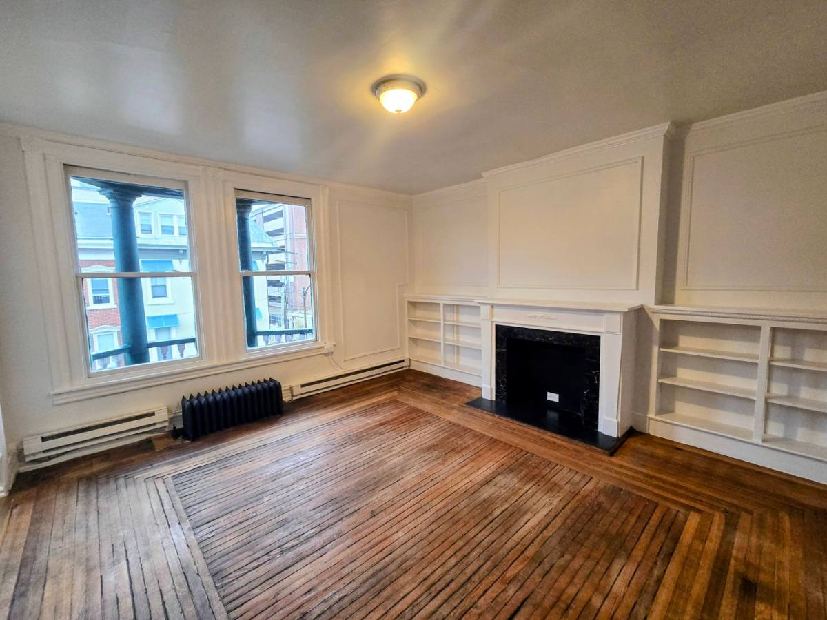 Apartment for rent at 104 N 8th St, Allentown, PA 18102