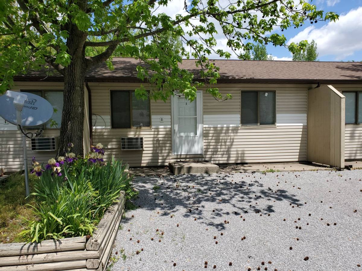 Apartment for rent at 501 N Hickory, De Soto, IL 62924