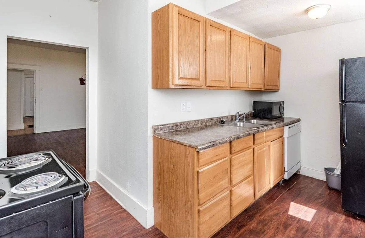 Apartment for rent at 213 Waugh St, Columbia, MO 65201