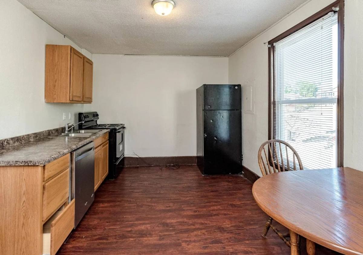 Apartment for rent at 213 Waugh St, Columbia, MO 65201