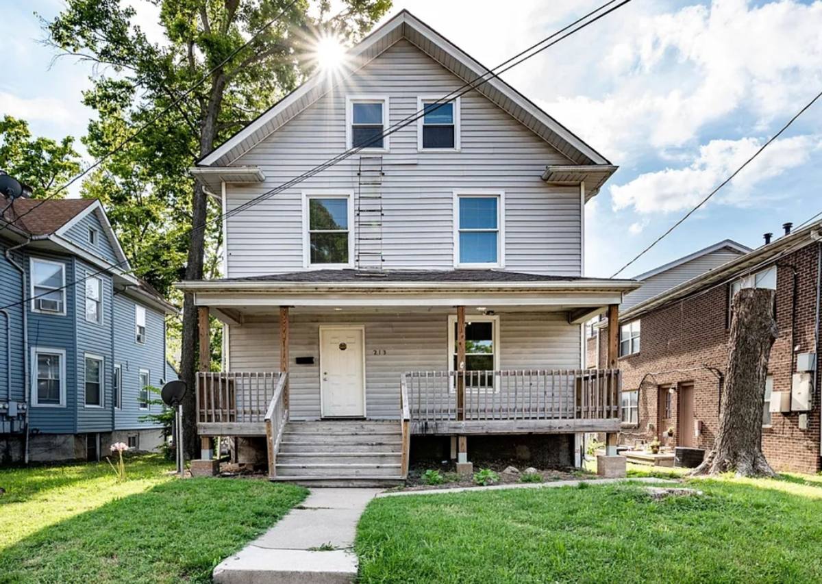 Apartment for rent at 213 Waugh St, Columbia, MO 65201