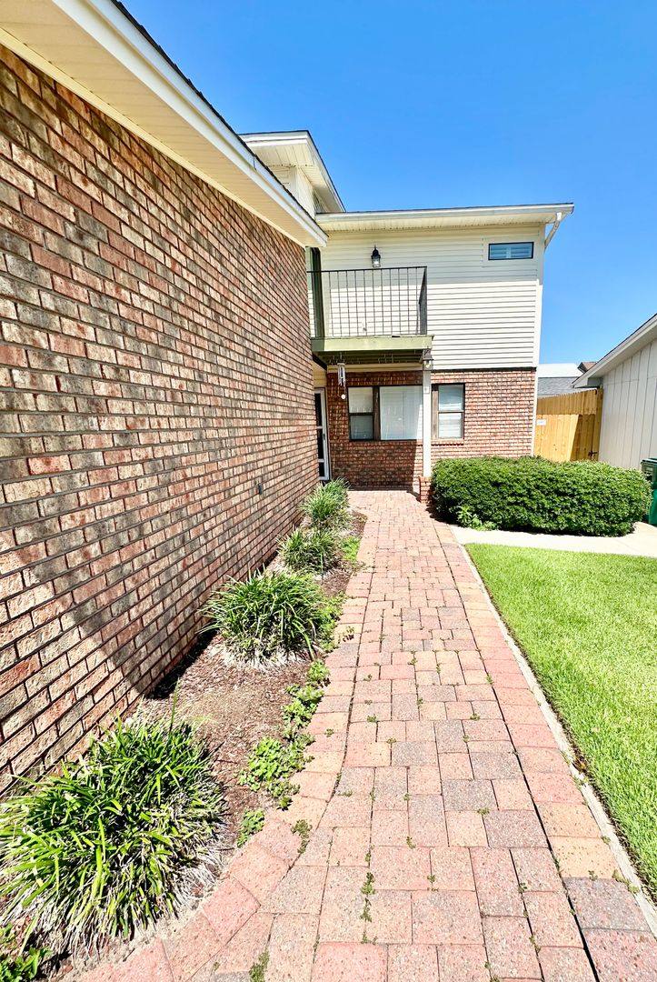 Townhouse for rent at 937 Holbrook Circle, Fort Walton Beach, FL 32547