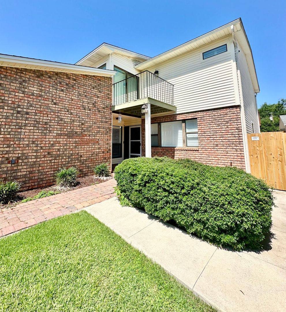 Townhouse for rent at 937 Holbrook Circle, Fort Walton Beach, FL 32547