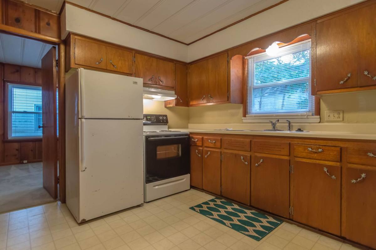 House for rent at 944 W Linwood St, Springfield, MO 65807