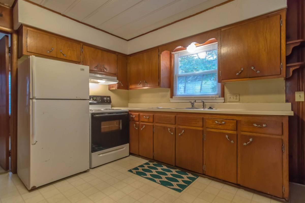 House for rent at 944 W Linwood St, Springfield, MO 65807