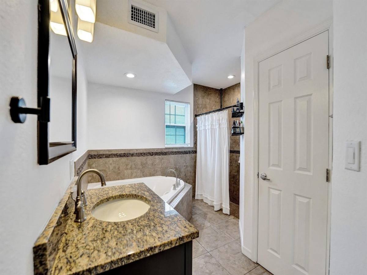 House for rent at 4960 SW 89th Ave, Fort Lauderdale, FL 33328