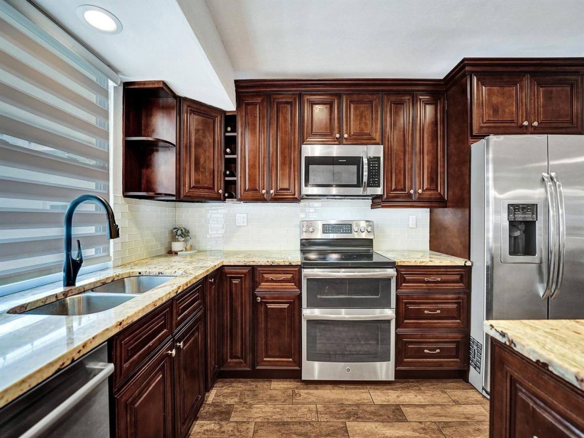 House for rent at 4960 SW 89th Ave, Fort Lauderdale, FL 33328