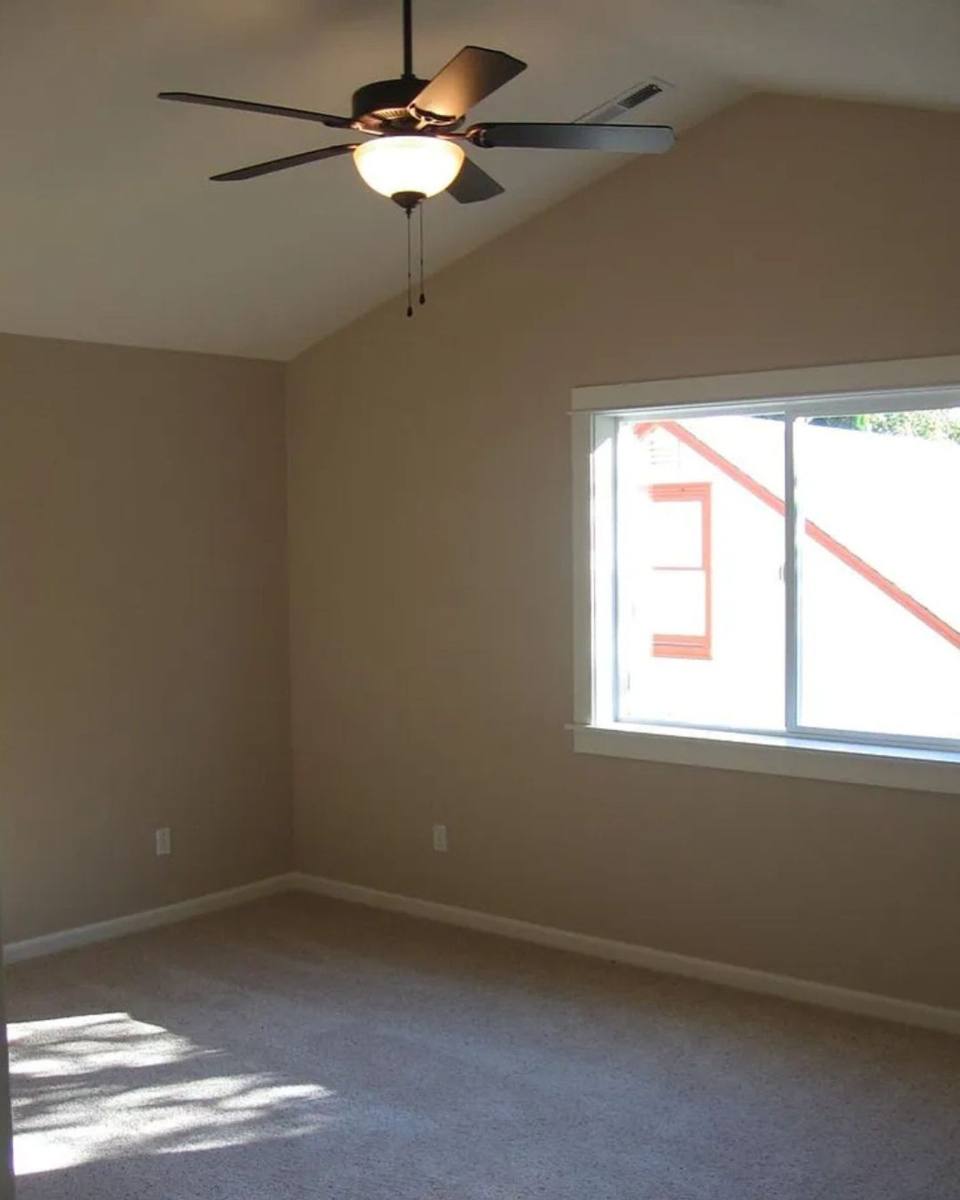 Townhouse for rent at 846 NE 3rd St, Portland, OR 97216
