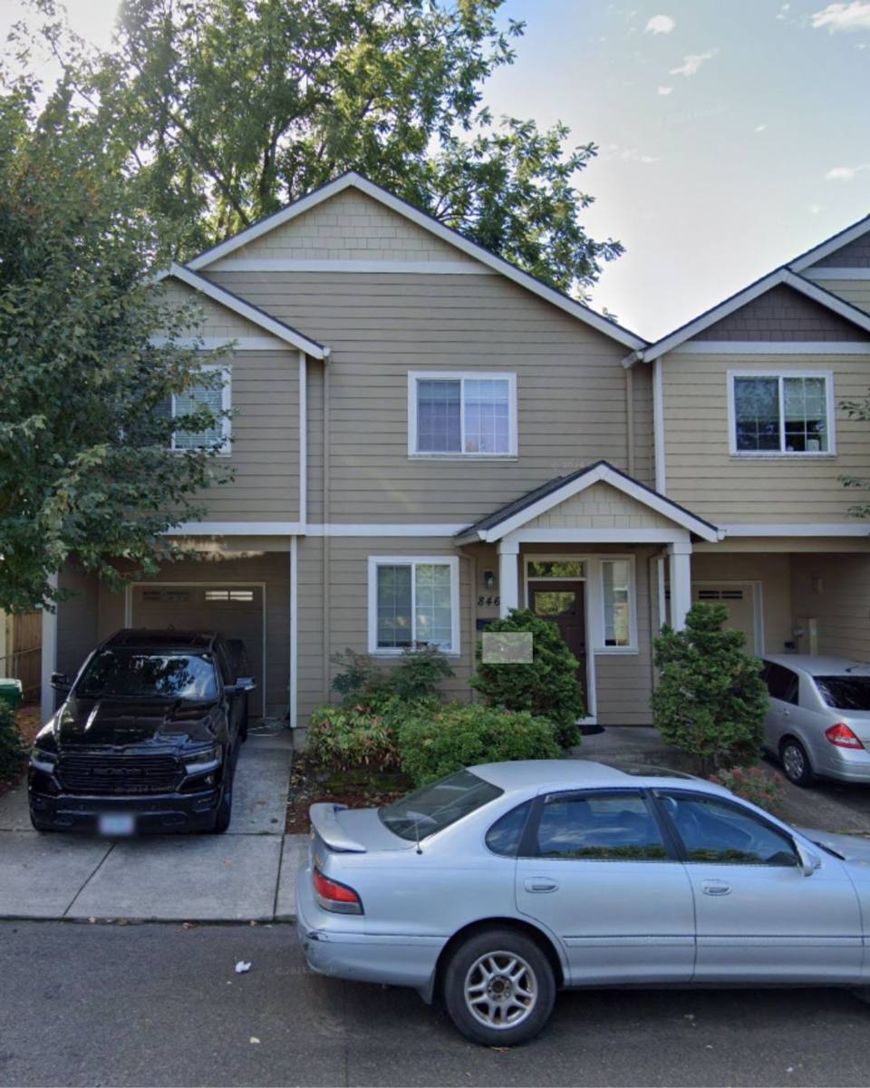 Townhouse for rent at 846 NE 3rd St, Portland, OR 97216