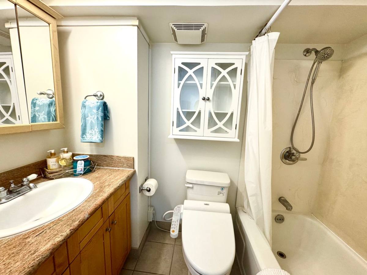 Apartment for rent at 445 Seaside Ave, Honolulu, HI 96815