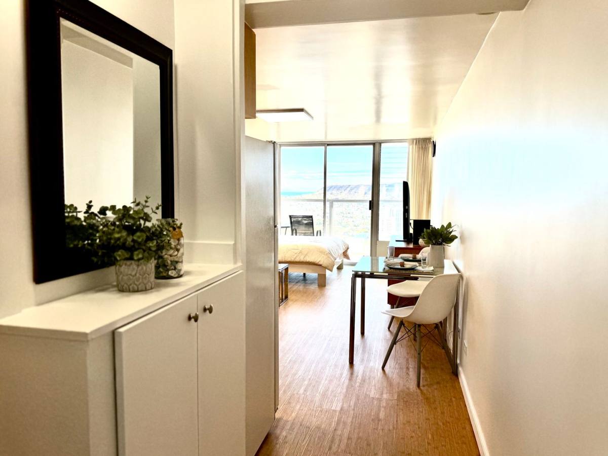 Apartment for rent at 445 Seaside Ave, Honolulu, HI 96815