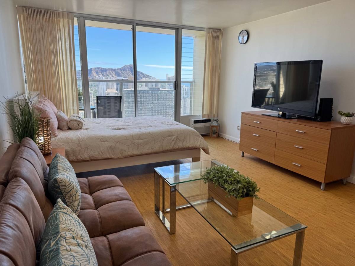 Apartment for rent at 445 Seaside Ave, Honolulu, HI 96815