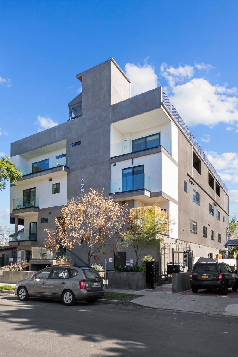 Townhouse for rent at 178 N Alexandria Ave, Los Angeles, CA 90004