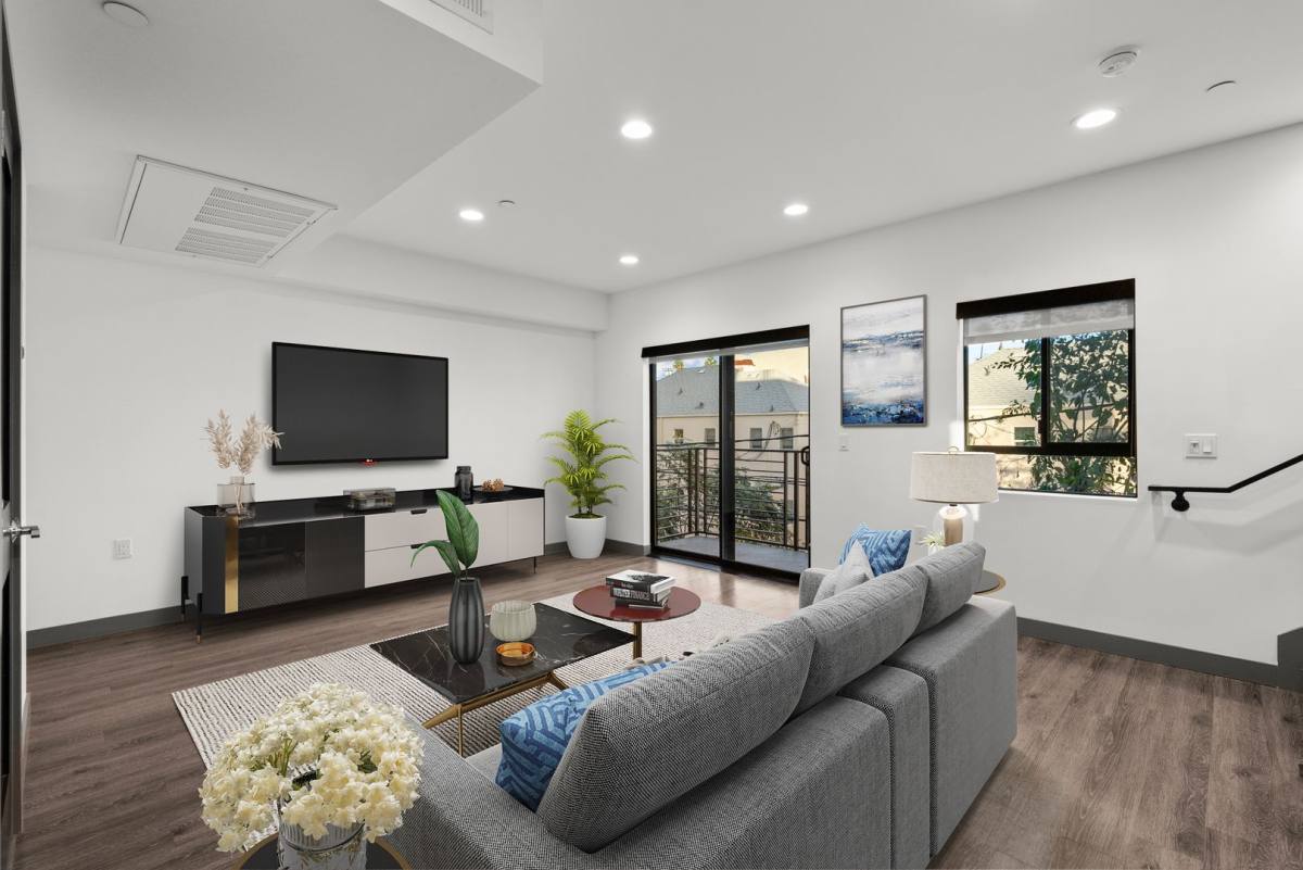 Townhouse for rent at 178 N Alexandria Ave, Los Angeles, CA 90004