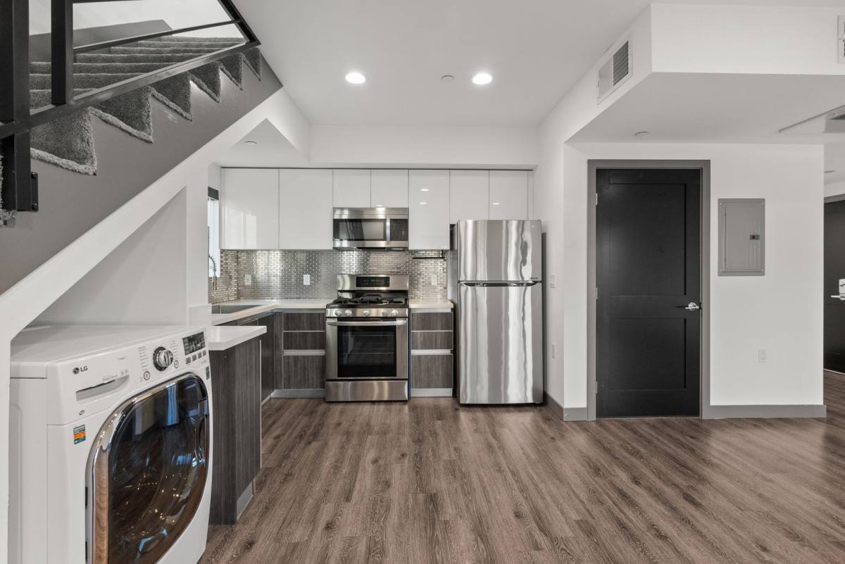 Townhouse for rent at 178 N Alexandria Ave, Los Angeles, CA 90004