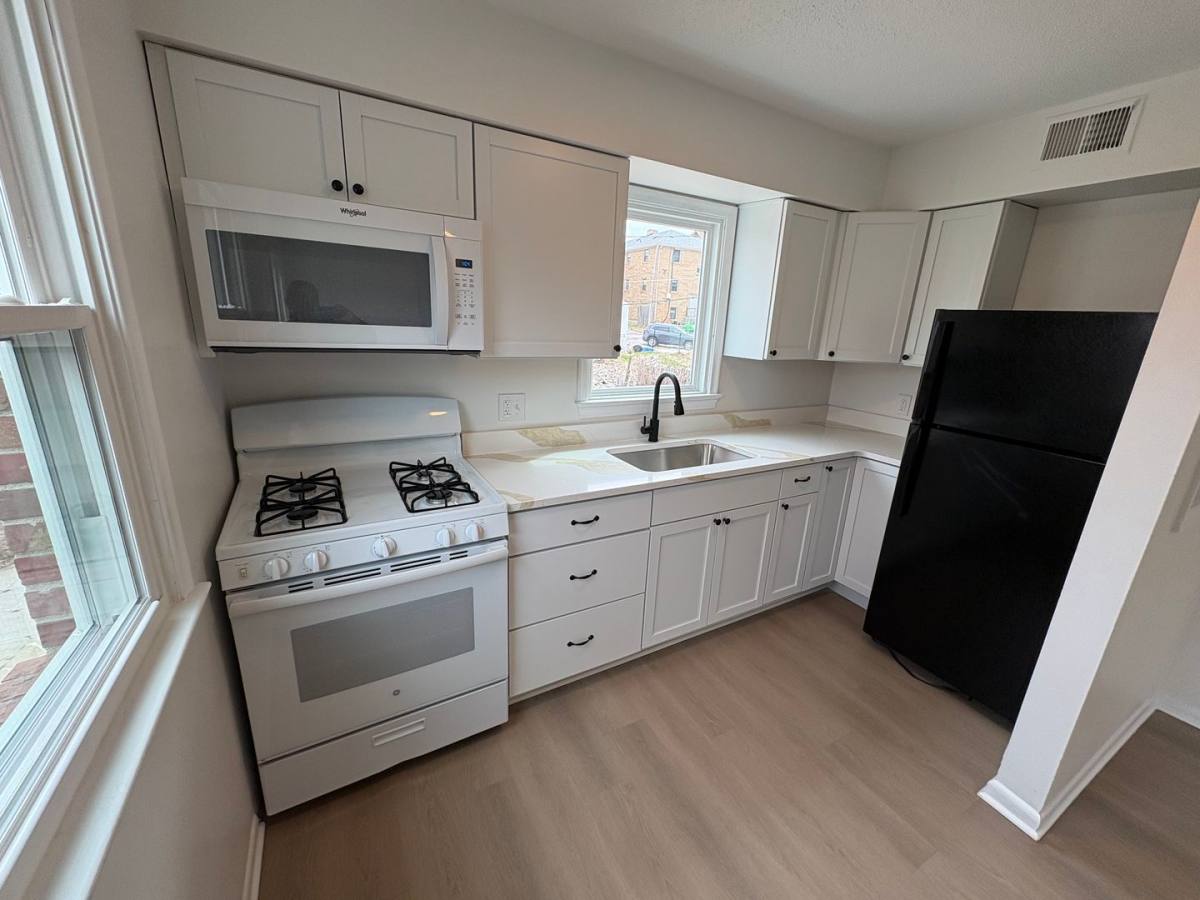 Apartment for rent at 127 N 35th St, Omaha, NE 68131