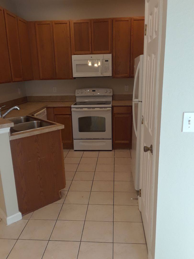 Townhouse for rent at 2533 Old Kent Circle, Kissimmee, FL 34758