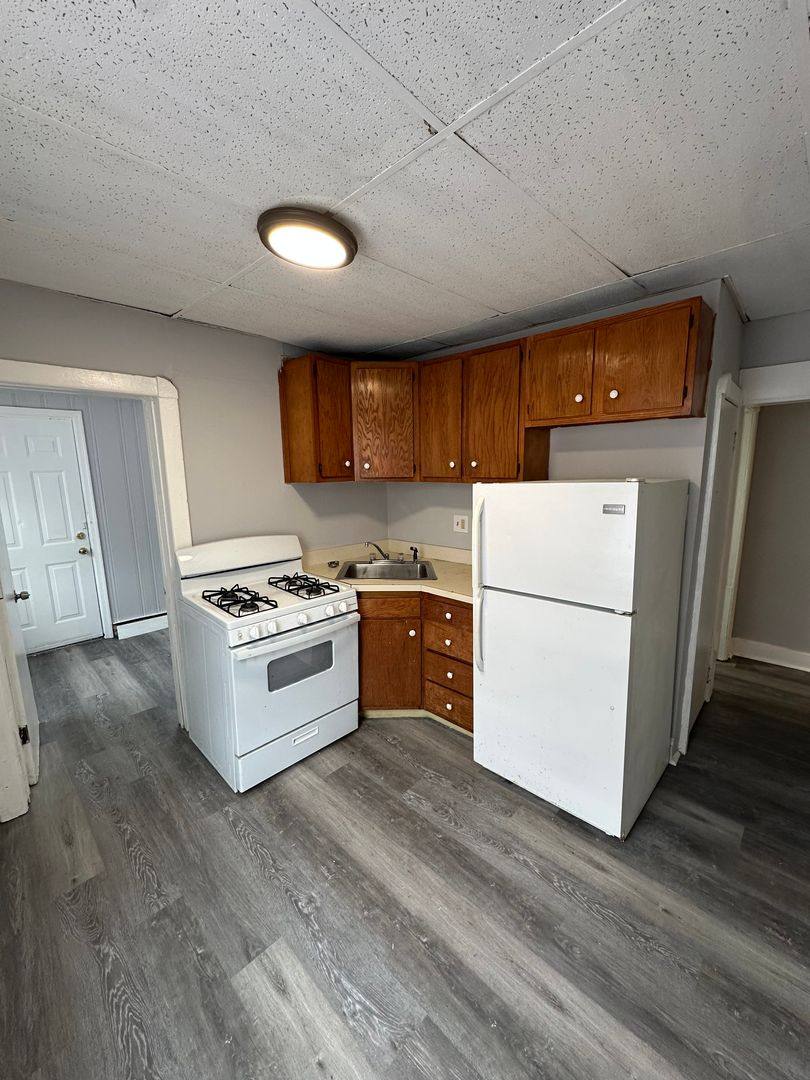 Apartment for rent at 437 Sharon Ave, Sharon Hill, PA 19079