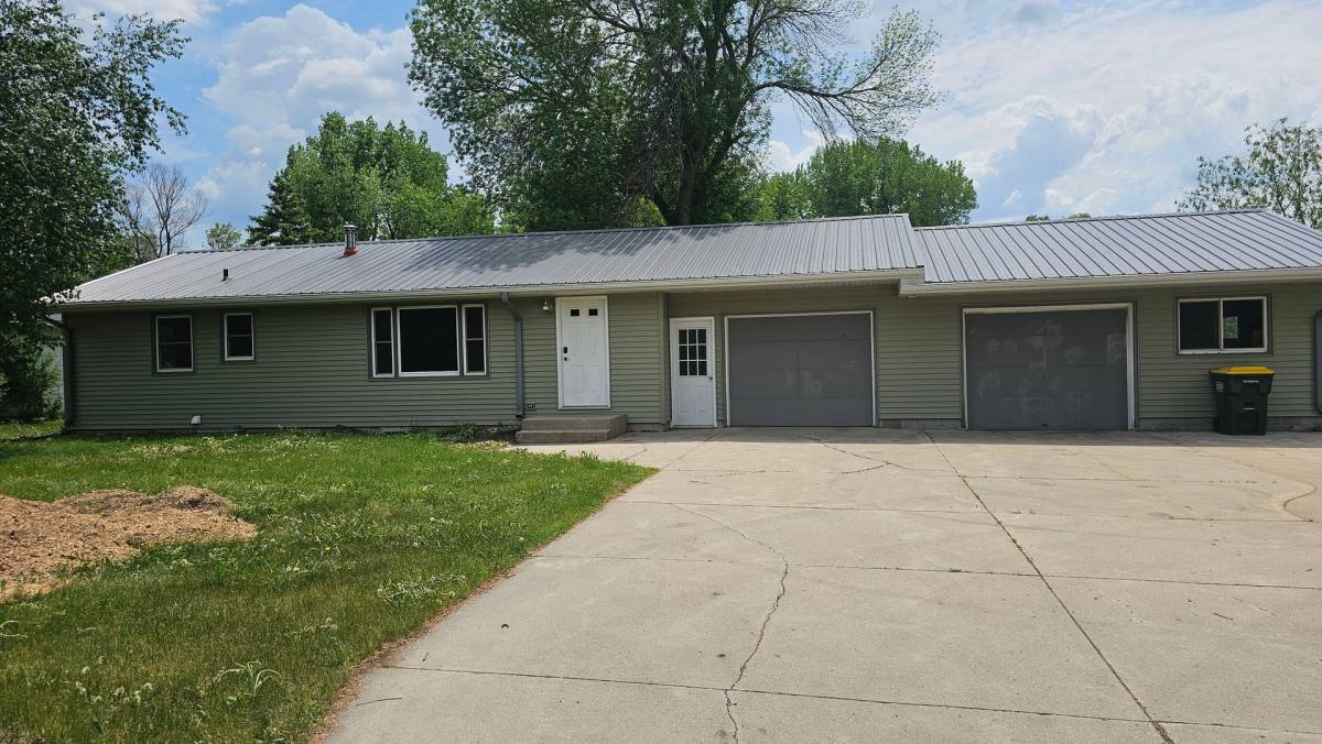 House for rent at 3501 15th Ave SE, Willmar, MN 56201