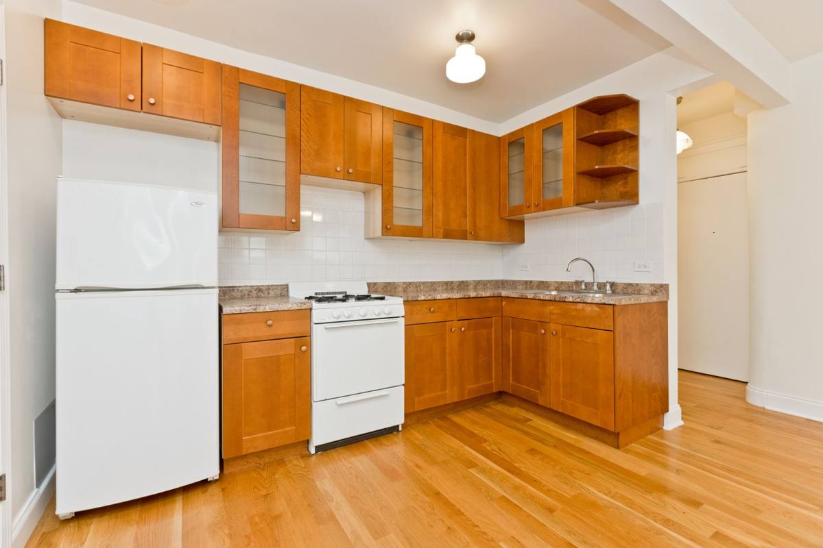 Apartment for rent at 4440 N Wolcott Ave, Chicago, IL 60640