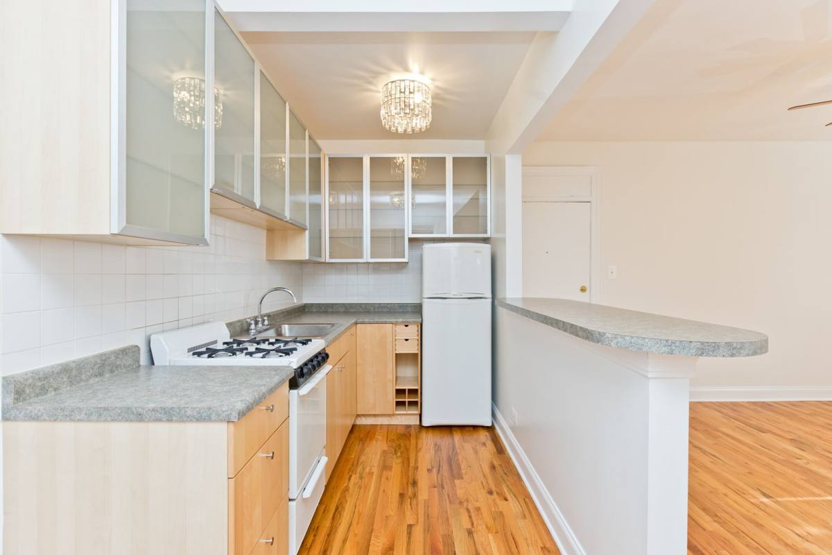 Apartment for rent at 4440 N Wolcott Ave, Chicago, IL 60640