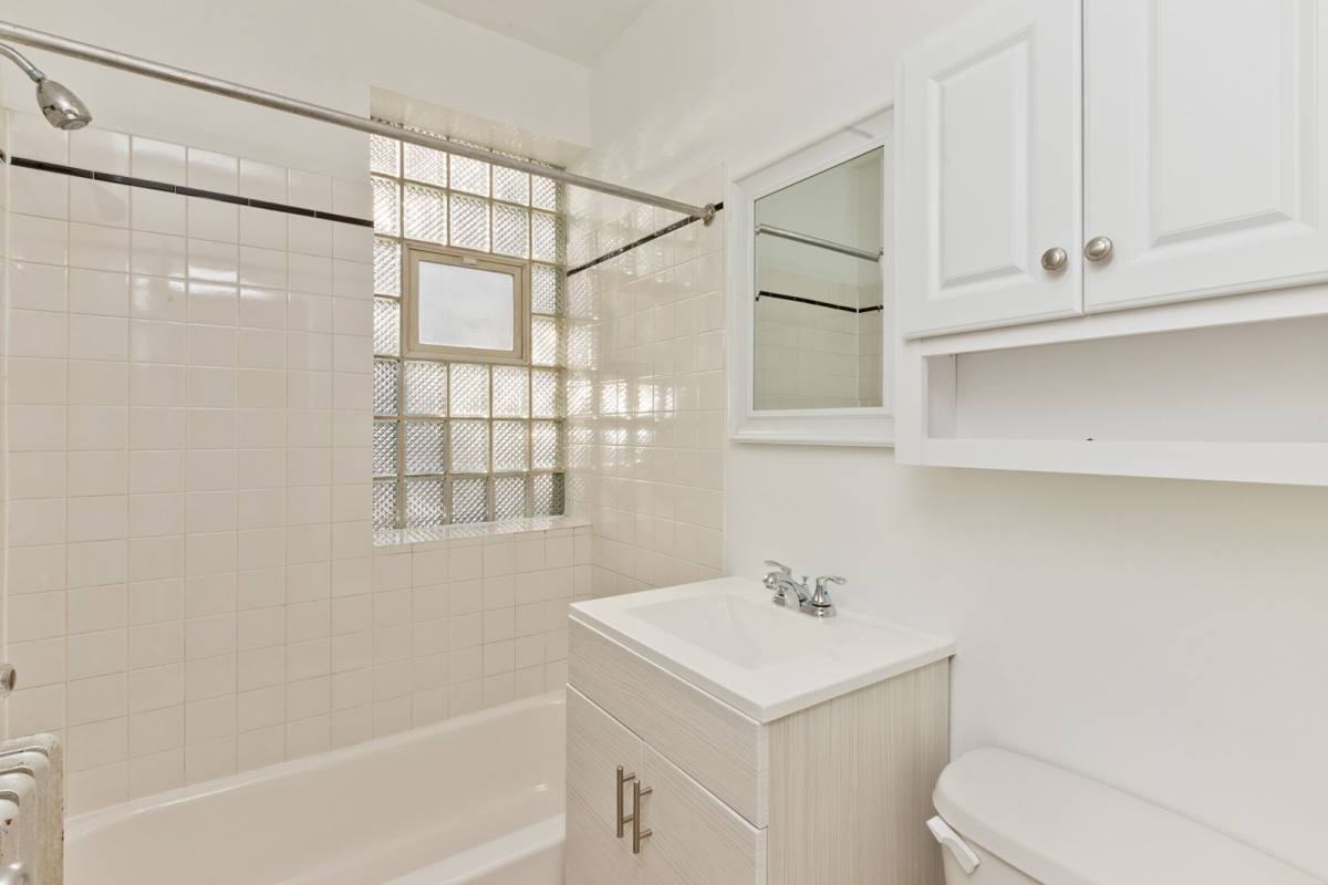 Apartment for rent at 4440 N Wolcott Ave, Chicago, IL 60640