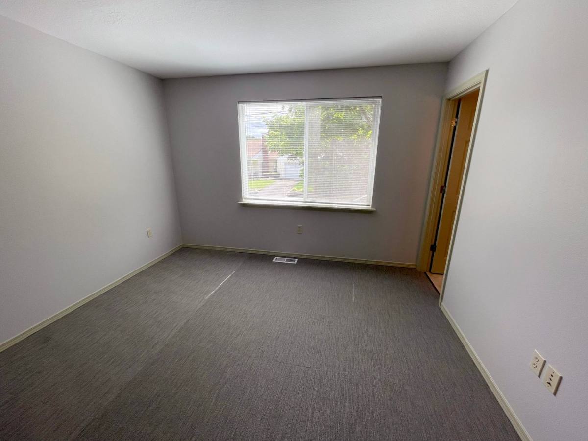 Townhouse for rent at 5011 N Syracuse St, Portland, OR 97203