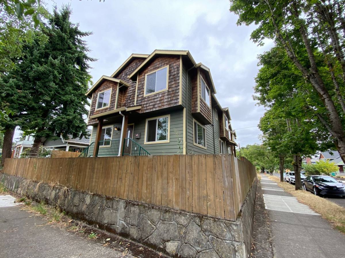 Townhouse for rent at 5011 N Syracuse St, Portland, OR 97203