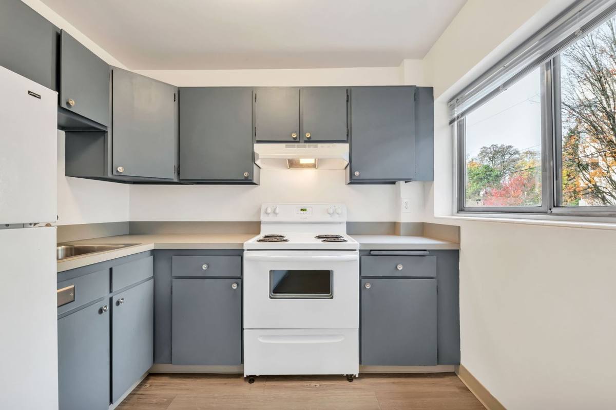 Apartment for rent at 2174 NW Davis St, Portland, OR 97210