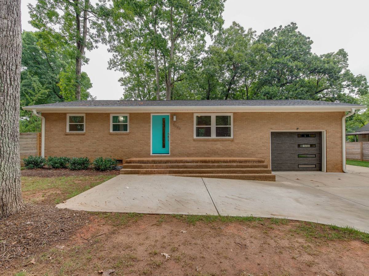 House for rent at 5646 Oak Dr, Charlotte, NC 28216