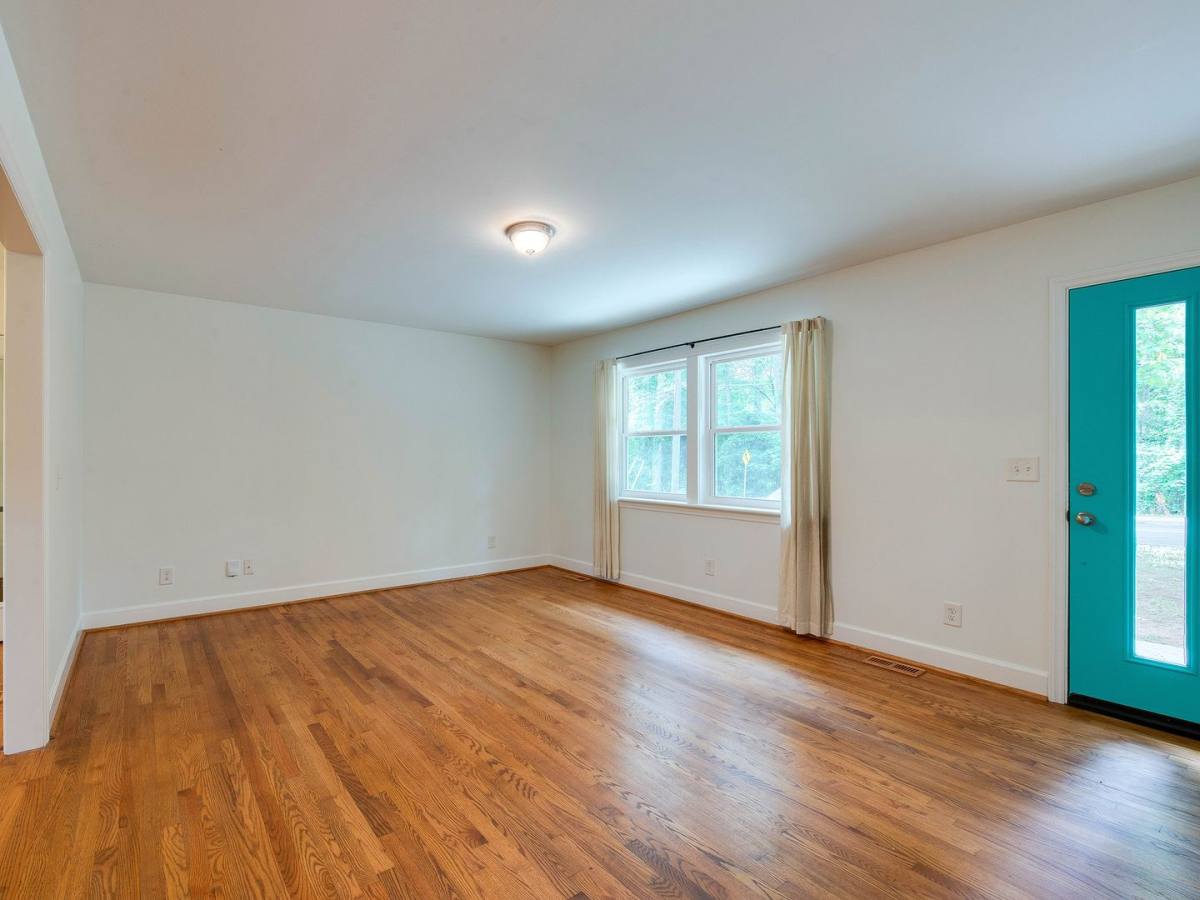 House for rent at 5646 Oak Dr, Charlotte, NC 28216