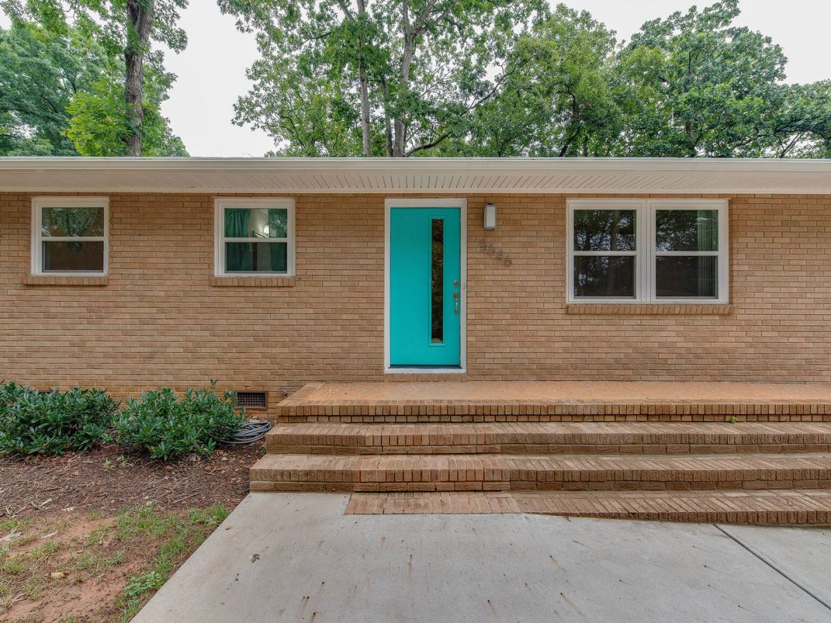 House for rent at 5646 Oak Dr, Charlotte, NC 28216