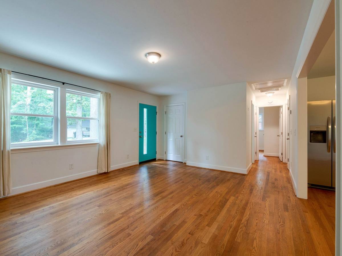 House for rent at 5646 Oak Dr, Charlotte, NC 28216