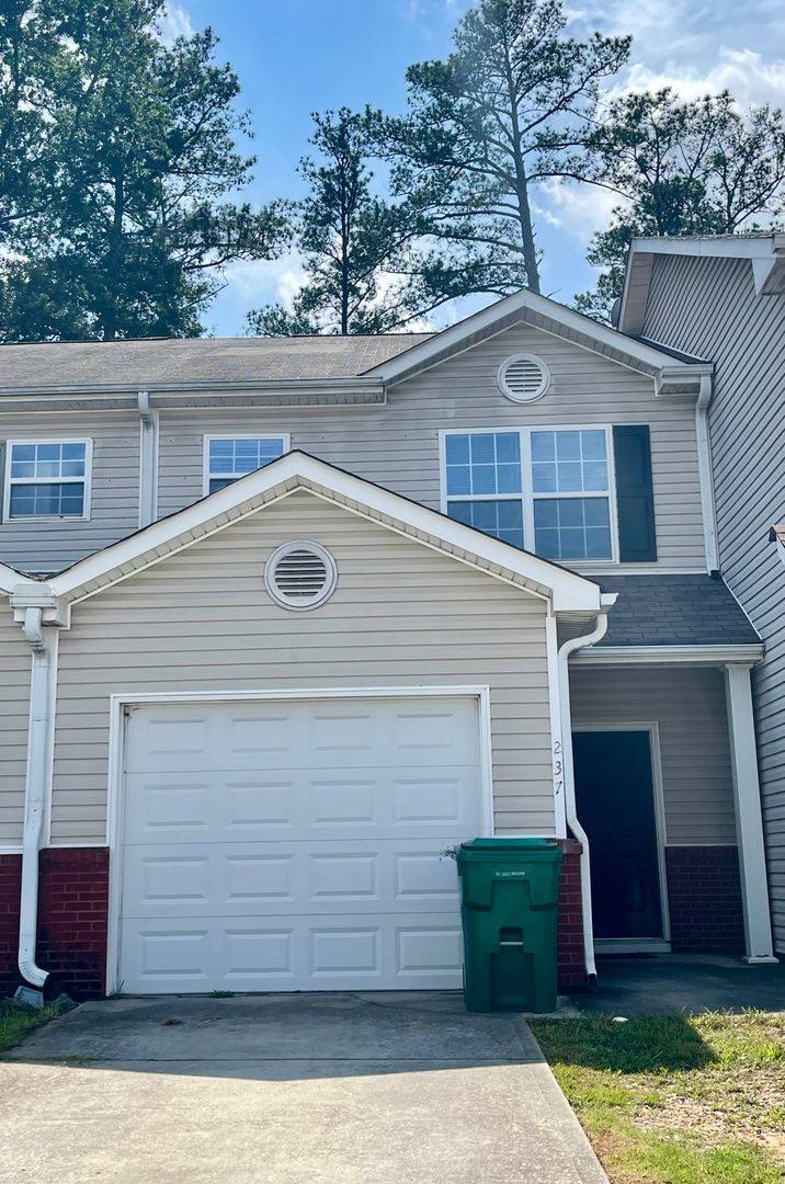 Townhouse for rent at 237 Shenandoah Dr, Riverdale, GA 30274