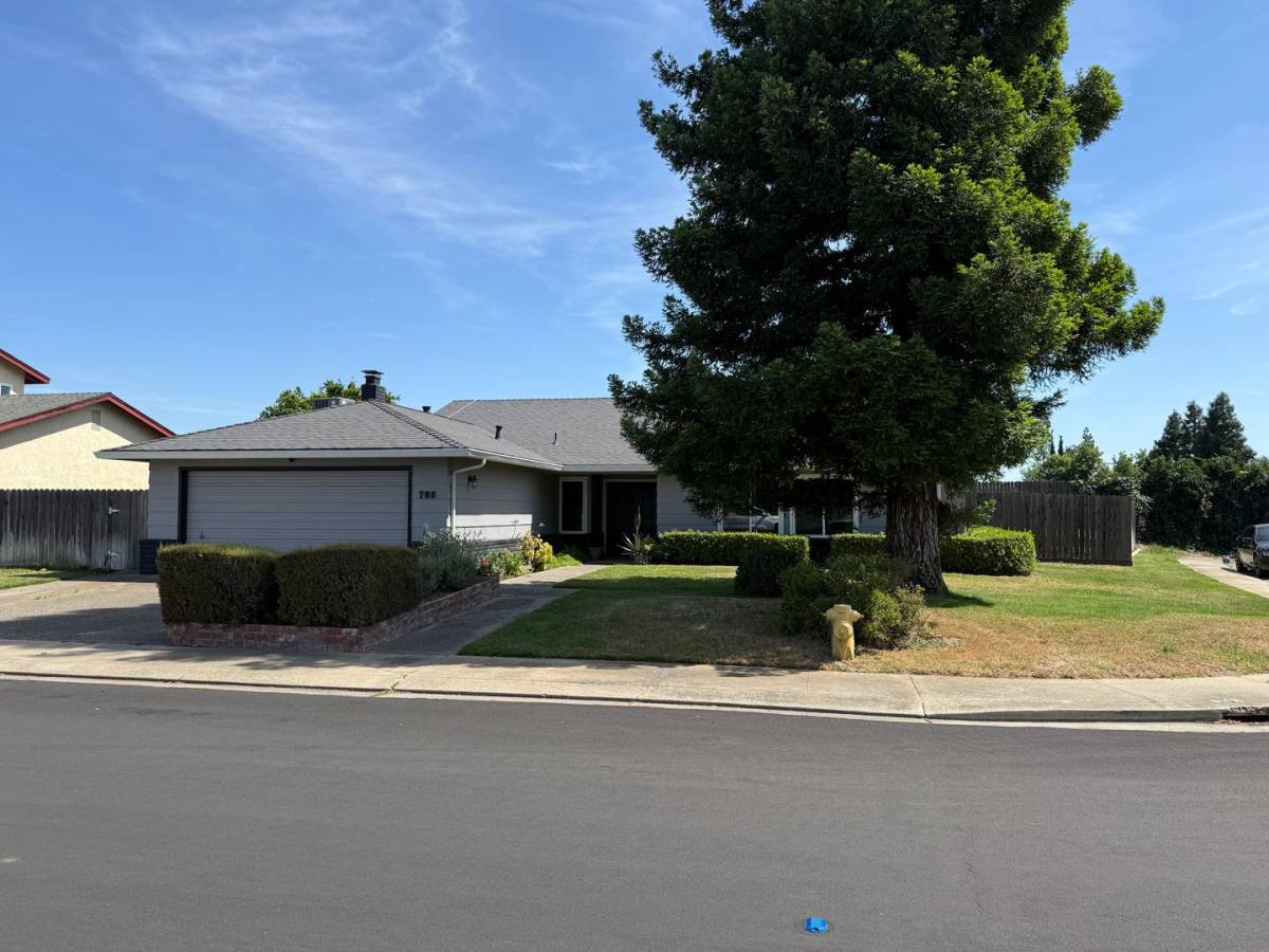 House for rent at 708 Meadow Way, Manteca, CA 95336