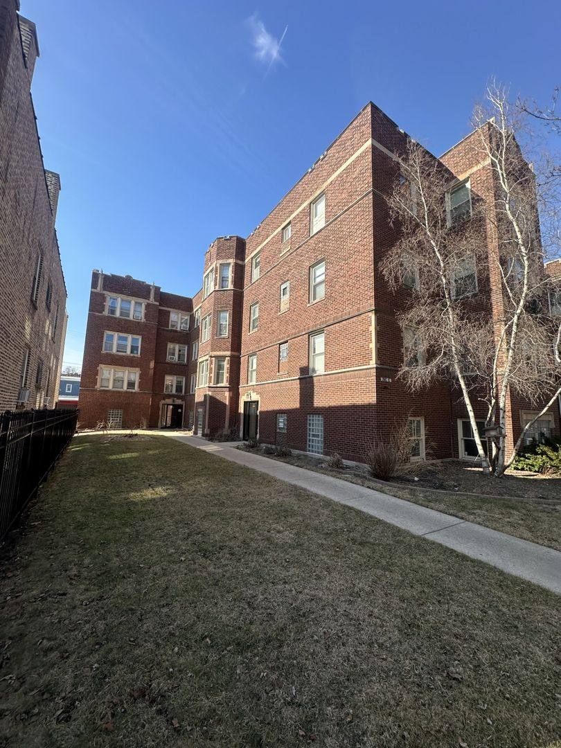 Apartment for rent at 6234-36 N Bell Ave, Chicago, IL 60659