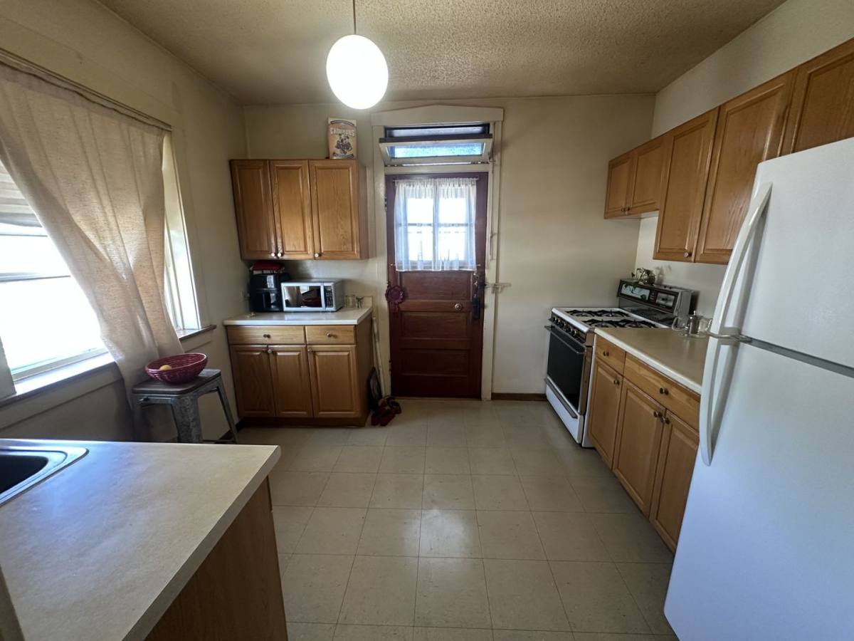 Apartment for rent at 6234-36 N Bell Ave, Chicago, IL 60659
