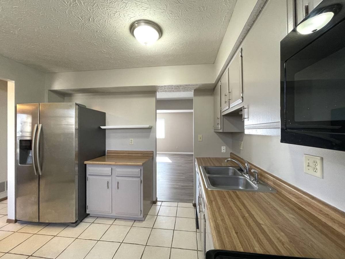 Townhouse for rent at 2413 Edmonton Rd, Columbus, OH 43229