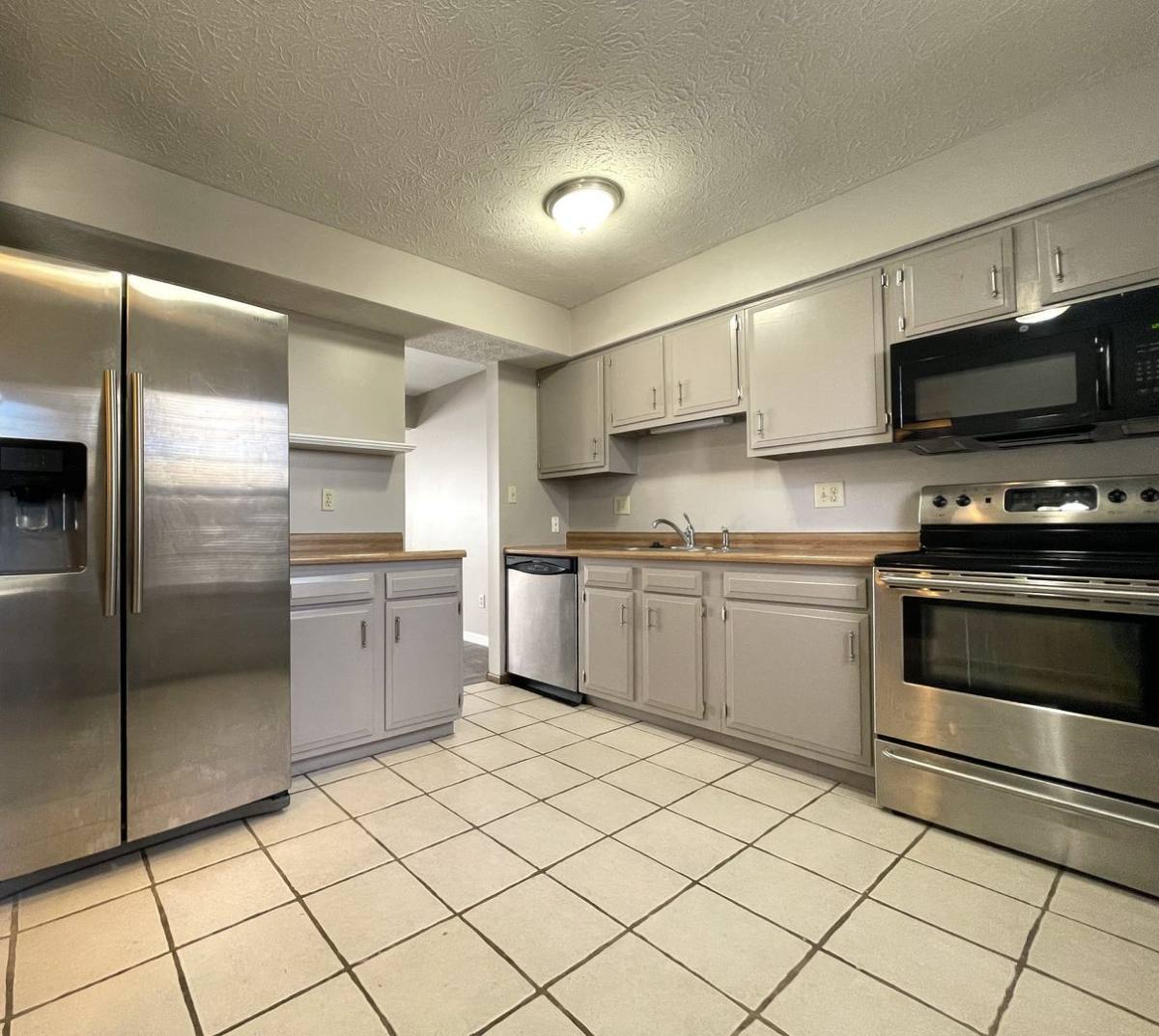 Townhouse for rent at 2413 Edmonton Rd, Columbus, OH 43229