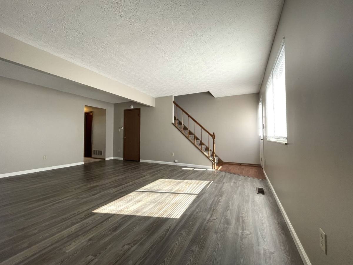 Townhouse for rent at 2413 Edmonton Rd, Columbus, OH 43229