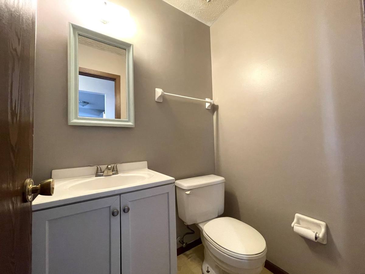Townhouse for rent at 2413 Edmonton Rd, Columbus, OH 43229