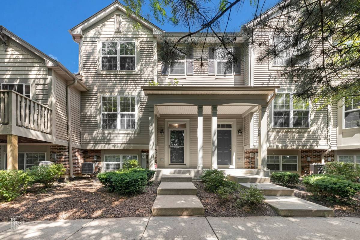 Townhouse for rent at 959 Ellsworth Dr, Grayslake, IL 60030