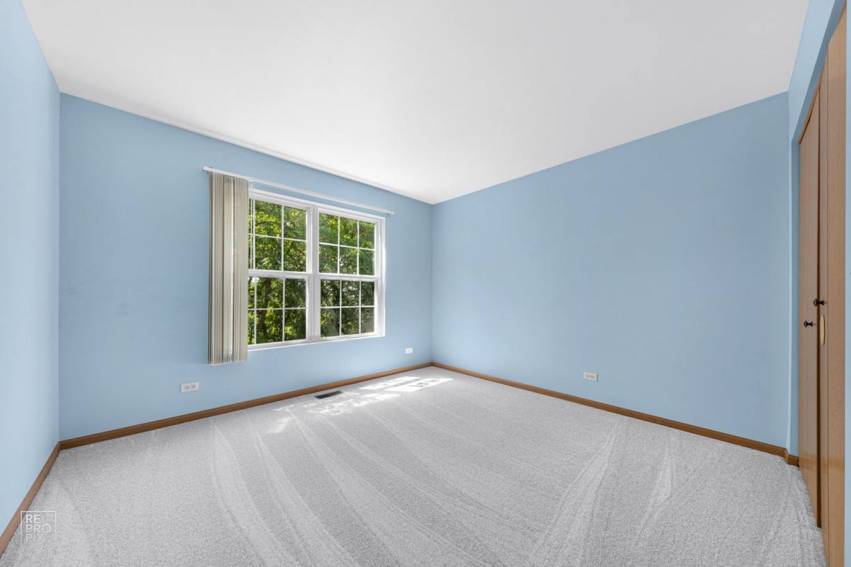 Townhouse for rent at 959 Ellsworth Dr, Grayslake, IL 60030