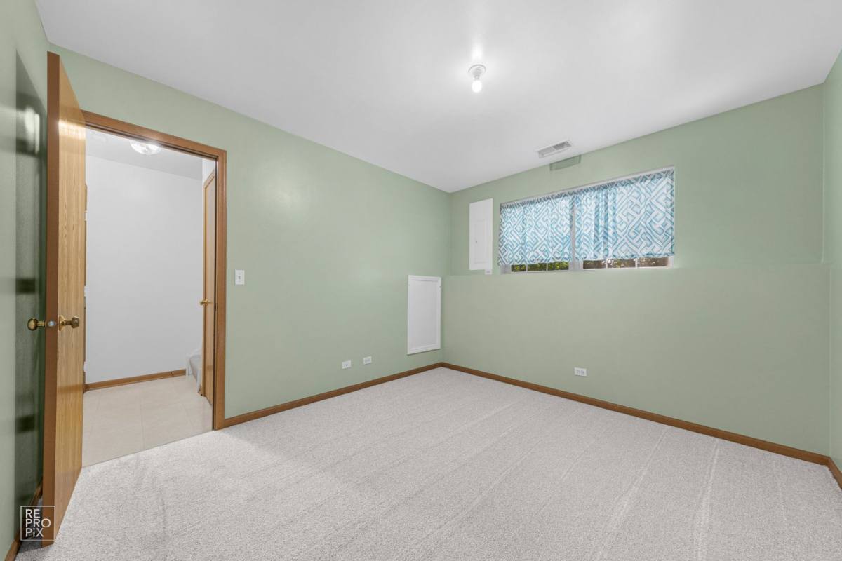 Townhouse for rent at 959 Ellsworth Dr, Grayslake, IL 60030